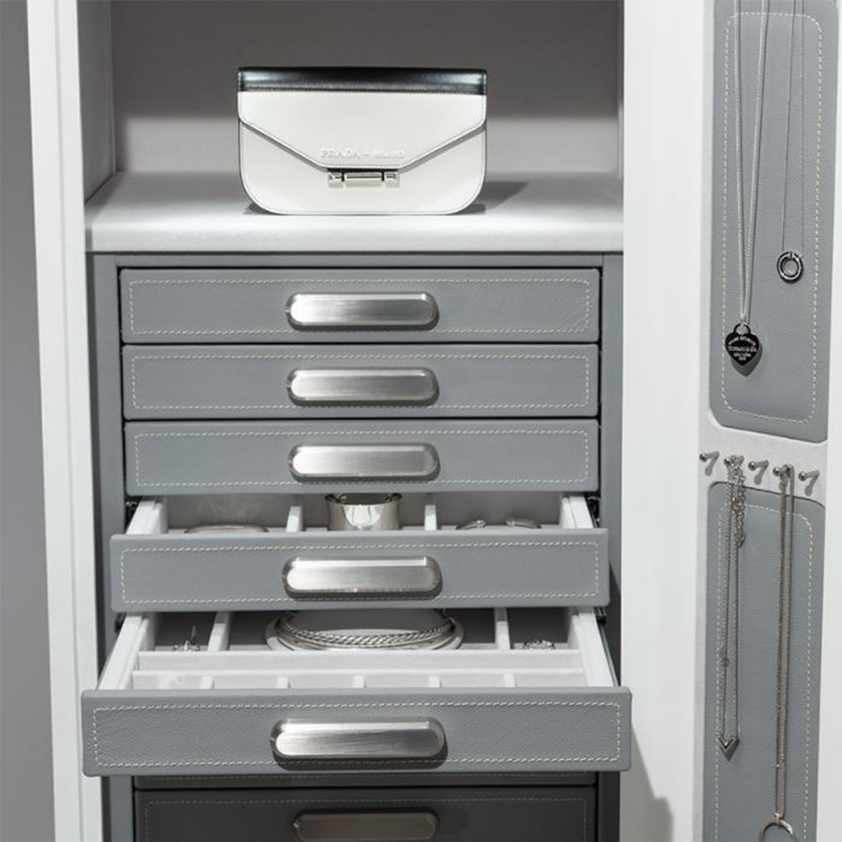 The Gem: Leather Jewelry Safe