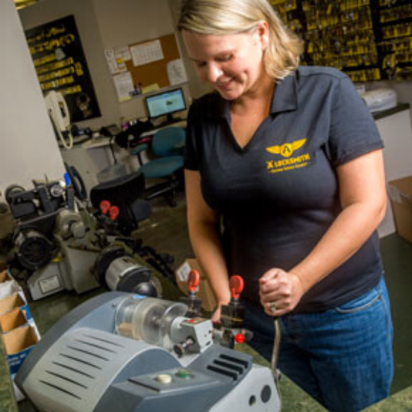 Locksmith Showrooms and Key Duplication Service in Naples Florida